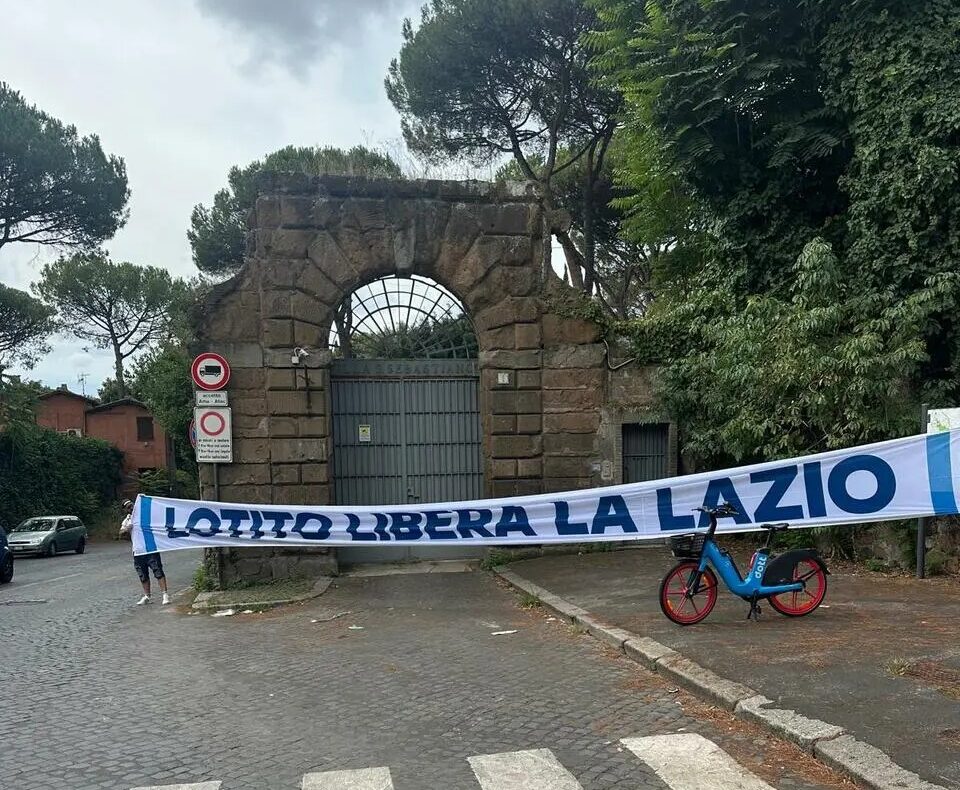 Striscione Lotito